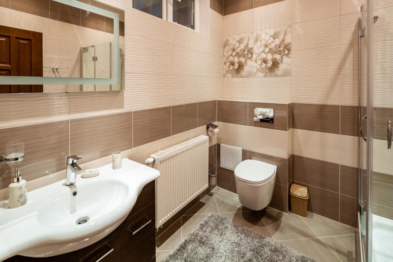 Alfa Apartments Svobody 31 Lviv Luaran gambar